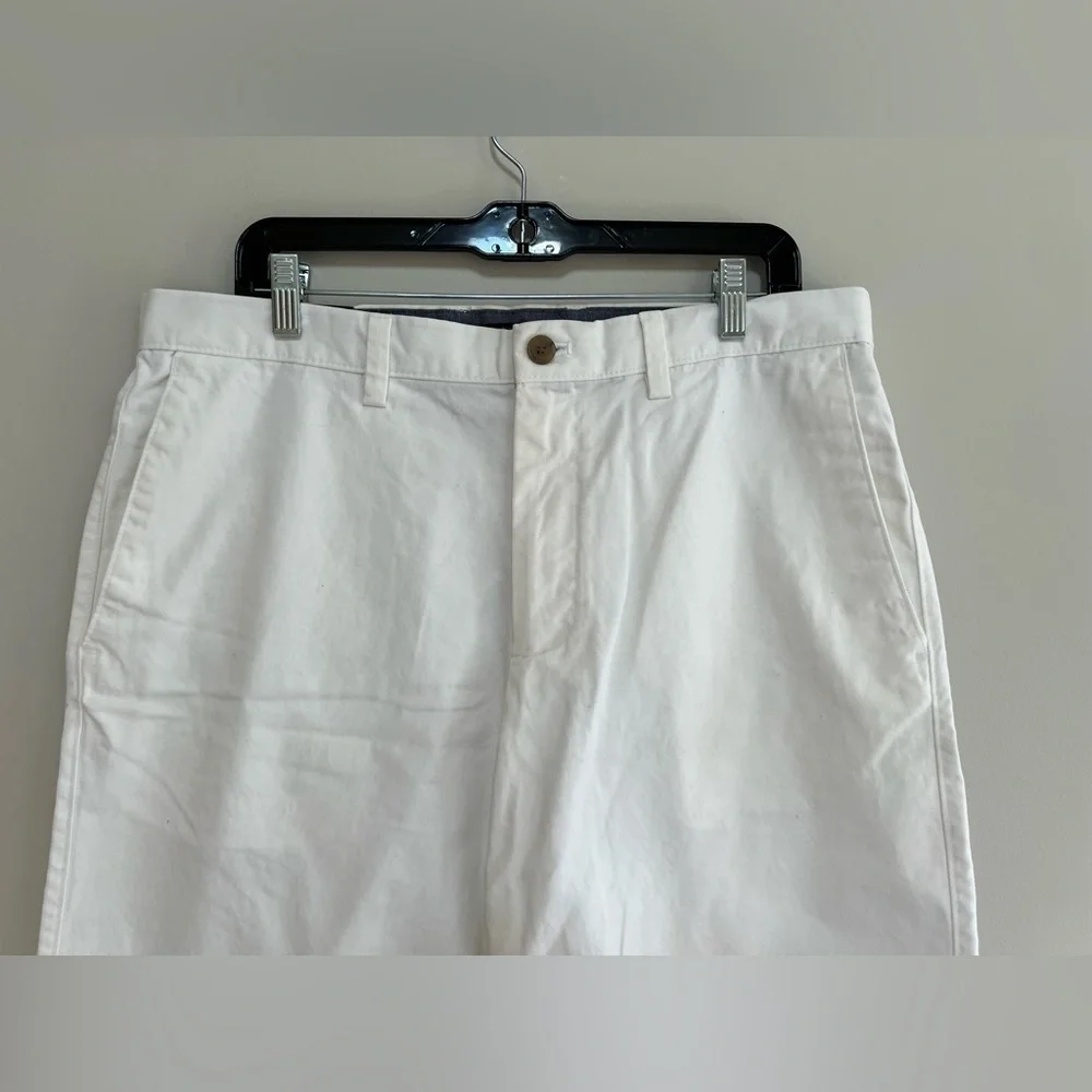 BANANA REPUBLIC NWT City Chino Short in White, size 35